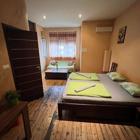 Elegance On A Budget - Rooms For Rent In Sofia Center Eksteriør bilde