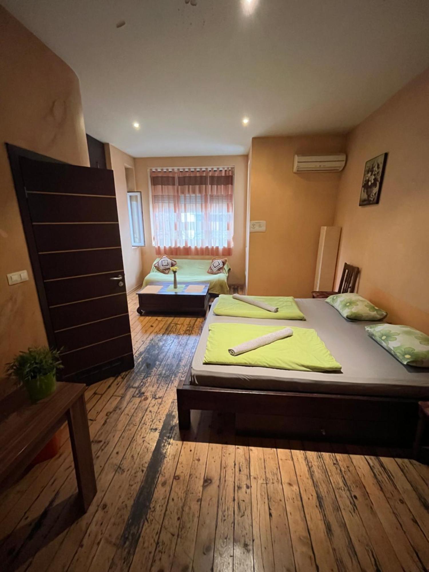 Elegance On A Budget - Rooms For Rent In Sofia Center Eksteriør bilde